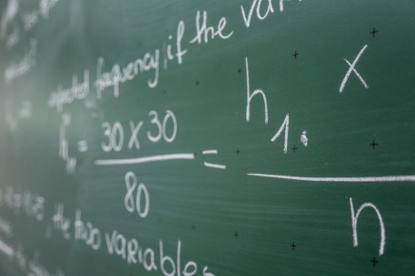 Tafel mit mathematischen Formeln